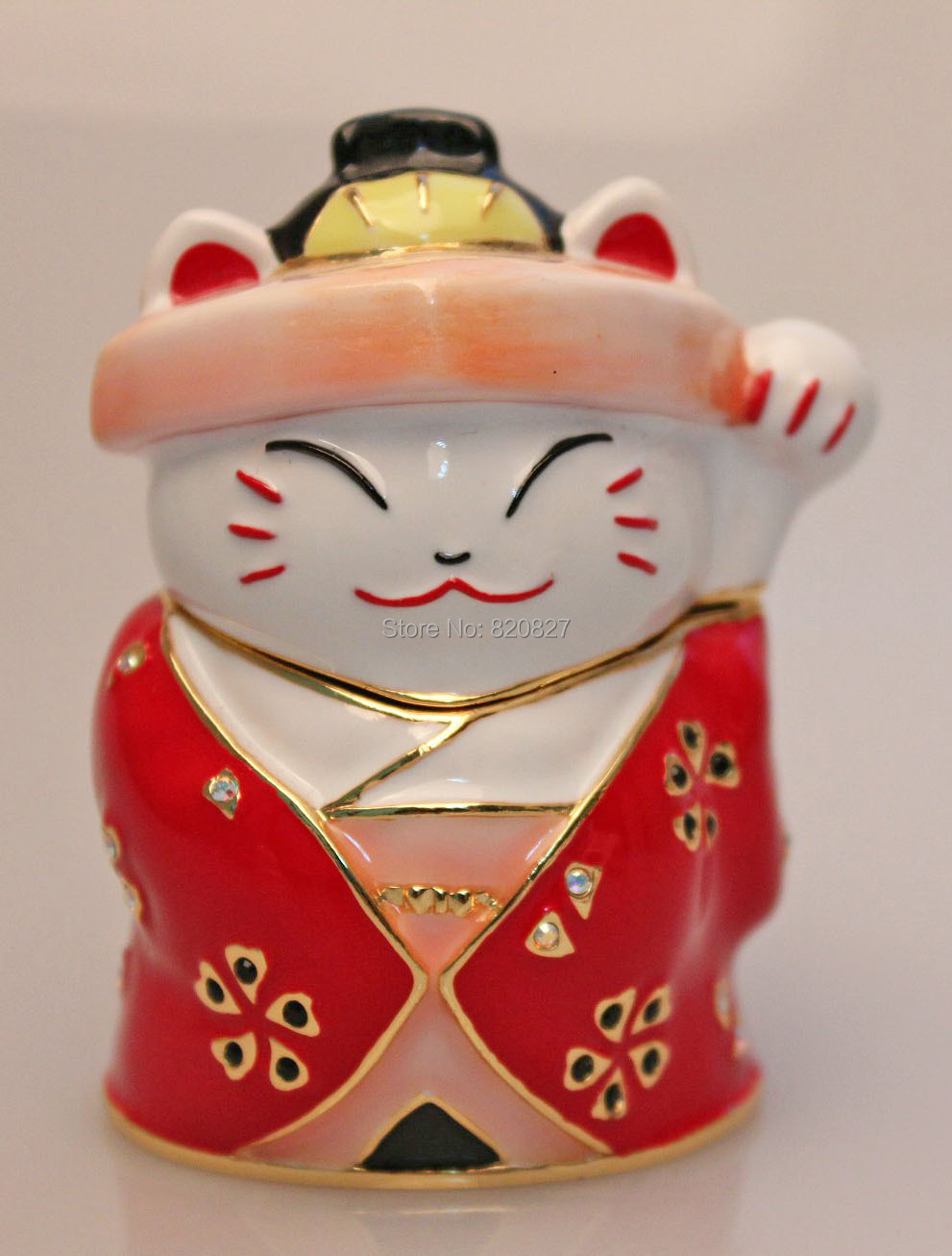 japanese lucky cat statue