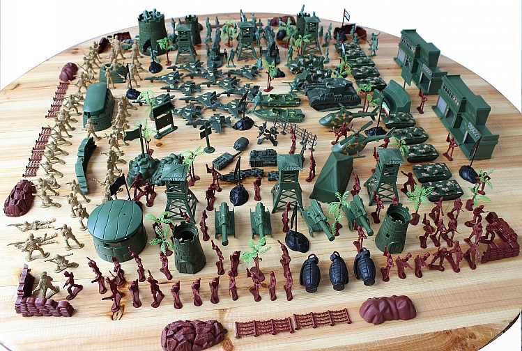 5cm Nostalgic toys children World War II soldier kit 146pcs/set Action Figures military Army Men Playset sand scene model