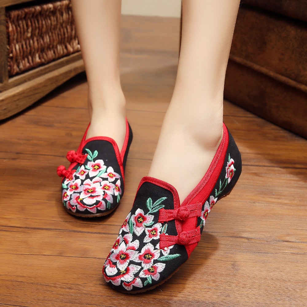 Clothes shoes china WholesaleWin is an online fashion Clothing, Shoes, Bags, Underwears, Accessories wholesaler. We are suppliers of many wholesalers and boutiques worldwide.