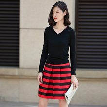 Lady’s slim-fitting long sleeves solid color V-neck thin pullover sweater for spring/autumn