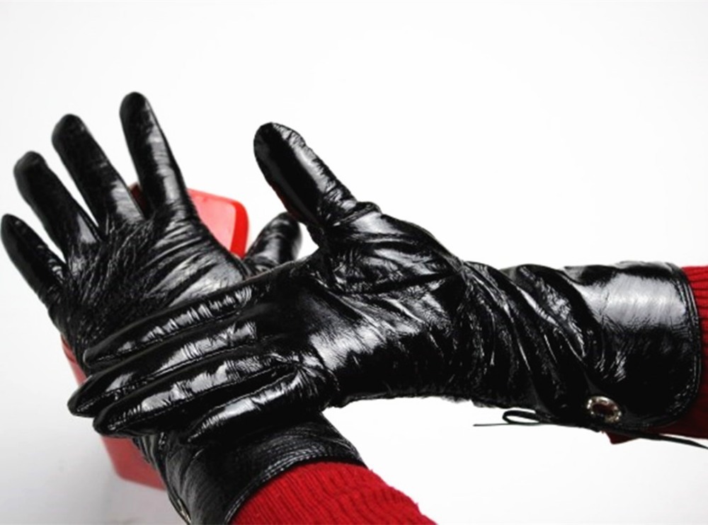 Ms. sheepskin patent leather gloves pressed flower coral snake debit