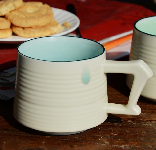 new design ceramic 250ml coffee mug good quality best selling / a gift