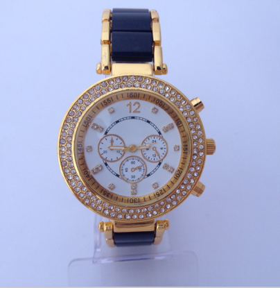 Diamond encrusted bracelet quartz watch shell dial luminous pointer Ceramic alloy strap Ms leisure watches business