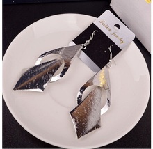 2016 New Baroque Frosted Women Earrings Wild Casual Long Earrings Vintage Earrings Jewelry Wholesale