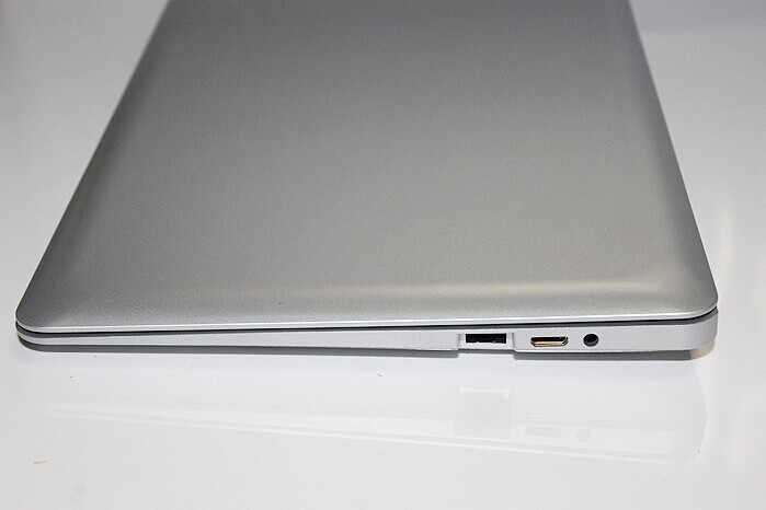 13.3 inch netbook 7.jpg