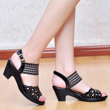 2016 Rhinestone Comfortable Open Toe Cutout Women’s Shoes Mother Shoes Cowhide Thick Heel High-heeled Sandals