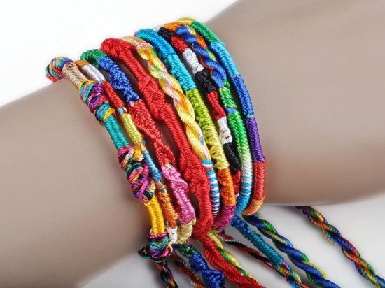 50pcs-lot-Wholesale-Rainbow-Silk-Macrame-Hand-weave-Braid-Friendship-Cords-Strand-Bracelet-Anklets (1)