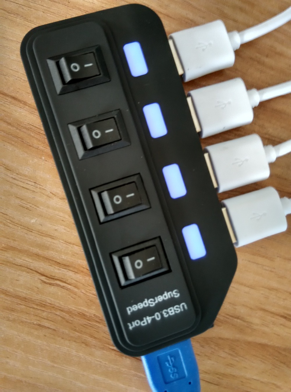 Usb-HUB-3-0-%D1%81-%D1%80%D0%B0%D0%B7%D0%B4%D0%B5%D0%BB%D0%B5%D0%BD%D0%BD%D1%8B%D0%BC%D0%B8-%D0%BA%D0%BD%D0%BE%D0%BF%D0%BA%D0%B0-%D0%BE%D1%82%D0%B4%D0%B5%D0%BB%D1%8C%D0%BD%D0%BE-%D0%B8%D0%BD%D0%B4%D0%B8%D0%BA%D0%B0%D1%82%D0%BE%D1%80%D1%8B-4-%D1%80%D0%B0%D0%B7%D1%8A%D1%91%D0%BC-%D0%BE%D0%B2-%D0%B2%D1%8B%D1%81%D0%BE%D0%BA%D0%BE%D1%81%D0%BA%D0%BE%D1%80%D0%BE%D1%81%D1%82%D0%BD%D0%BE%D0%B9-%D1%80%D0%B5%D0%B0%D0%BB%D1%8C%D0%BD%D0%B0%D1%8F-3-0.jpg