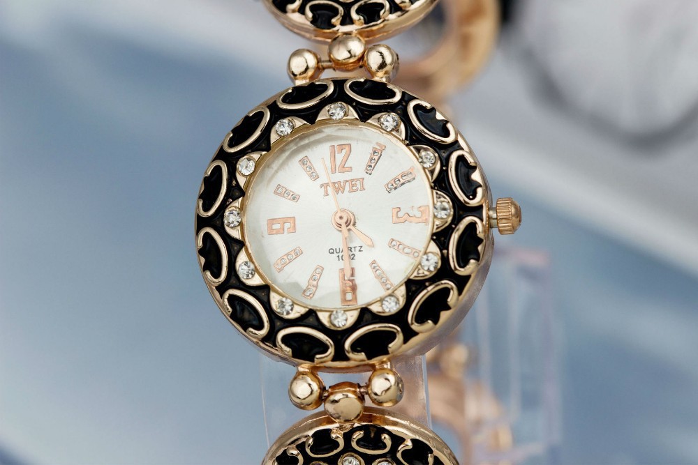High Quality Rhinestone Quartz Women s Watch 1 Pc Retail Ladies Zinc Alloy Bracelet Watches In