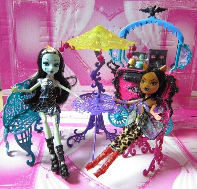 Fashionable Monster Doll Plastic Travel Accessories Table Chair Bench Umbrella Set Toys Furniture Set For 1