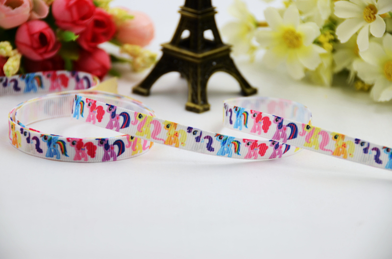 1 metre x 3//8 /" HELLO KITTY BOW /& FLOWERS ON WHITE Grosgrain Ribbon