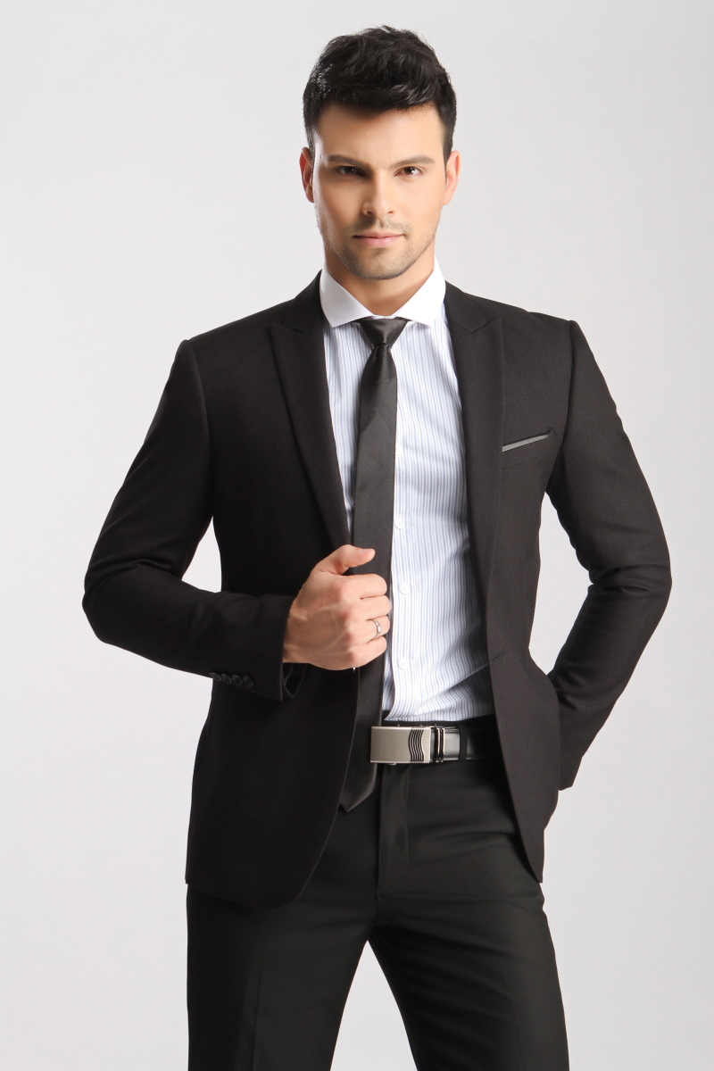 Shop hundreds of men's suits online at nirtsnom.tk Browse the latest business & designer brand suit collections & styles. FREE Shipping on orders $99+.