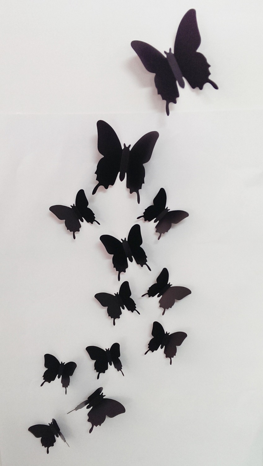Композиция из бабочек на стене