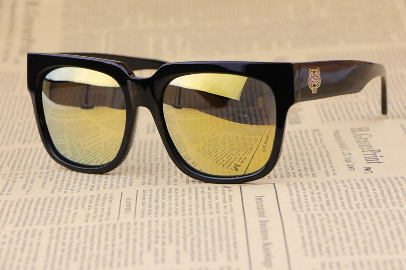 Фотография Reflective Lens  Polarized   Unisex Sunglasses KZ3030K Plate Frame Minimalist design Black Frame Gold Lens