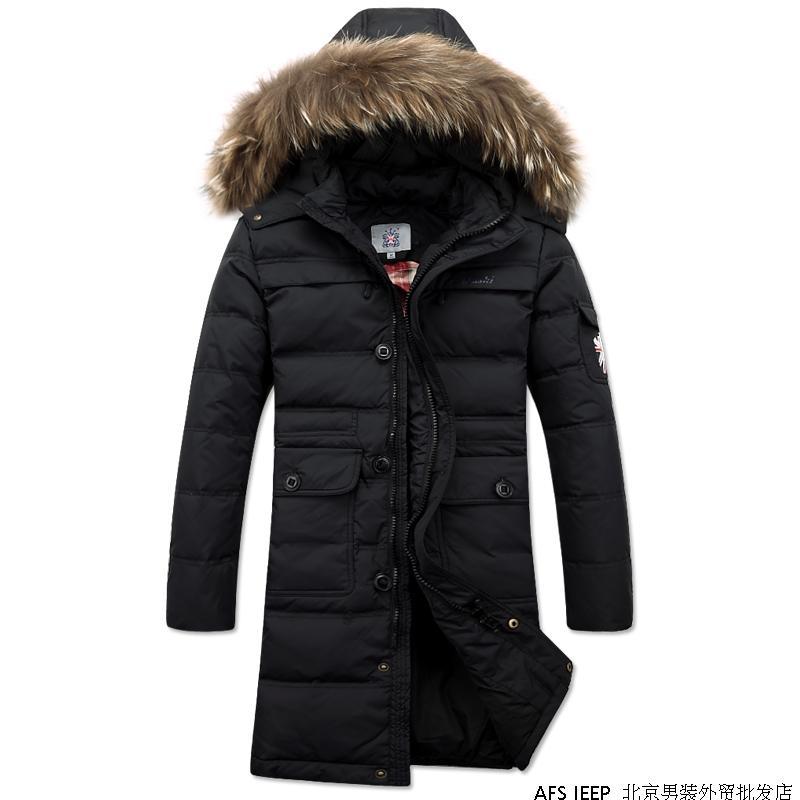 Doudounes Ultra Légères Doudoune femme D'aspect parfois brillant, la doudoune est aussi un vêtement de ski idéal au sport d'hiver comme à la ville. Sa doublure matelassée en plume en fait une protection chaude et confortable contre le froid. Plus cintrée pour les femmes, la doudoune peut être courte ou longue.