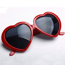 NEW Lovely Sunglasses Anti-UV400 hip-hop Women’s Fashion sunglasses heart shaped glasses Good quality oculos de sol F14