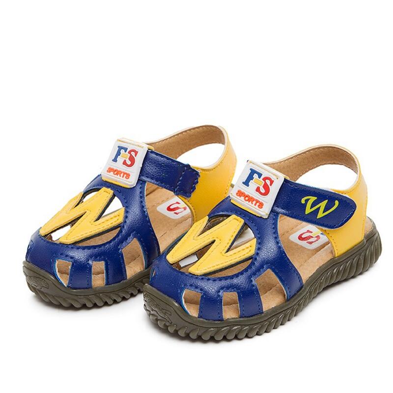 2016summer new fashion leisure beach boys Children s sandals Containing the letter W hollow Antiskid kids