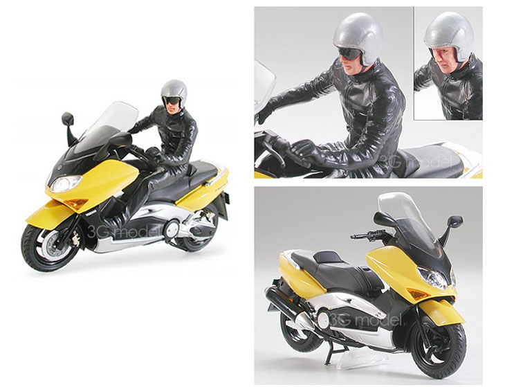Tamiya model 24256 1/24 Yamaha TMAX scooter and motorcycle riders