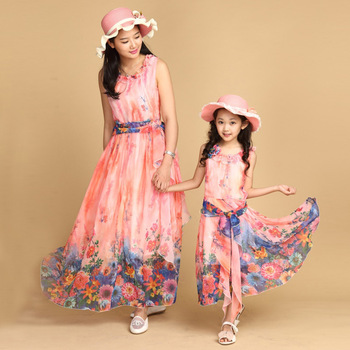Новый 2015 мама и дочь платье с поясом длиной макси летний стиль отпуск платья семейный пляж платье шифон девушки и женщины одеваются