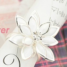 R0107 R0108 Min.Order Is $8 (mix order)Free Shipping Wholesale Fashion Rhinestone Flowers Adjustable Womans Ring
