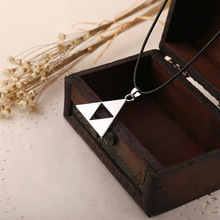 Retail 1pcs Anime The Legend of Zelda The Triforce Necklace Metal Figure Pendant Necklace Wholesale High