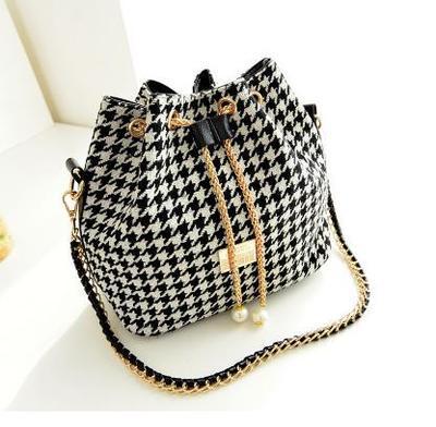 2016 New National Chain Bucket Canvas Women Messenger Bags Fashion Casual Black and White font b