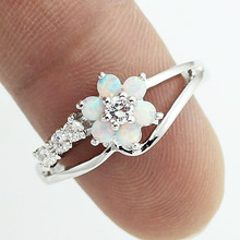 Wholesale Retai Tiny Cute White Fire Opal Stones Flower Women Opal Rings Size 5 6.5 7.5 8.5 S11W