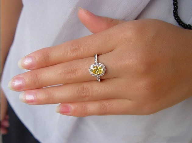 Yellow diamond ring 2 carat