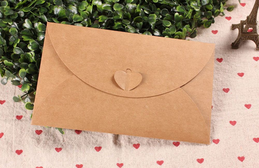 11*17.5cm Heart Clasp Kraft Paper Envelopes Air Mail Postcard Letters Greeting Paper Packing For Photo Wedding Invitation Card