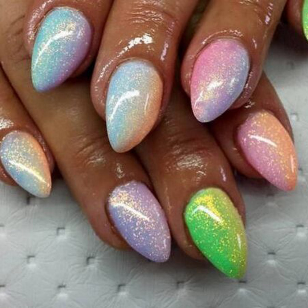 Разноцветные ногти с блестками