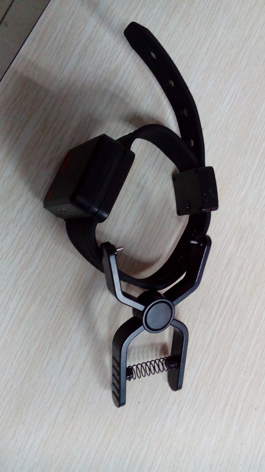 gps-personal-tracker-MT60X-bracelet-GPS-tracker-with-strap-for-offender-prisoners-inmates-parolees-mini-gps (1)