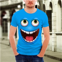 mees kannab sinist t-särki suure naeratava näoga