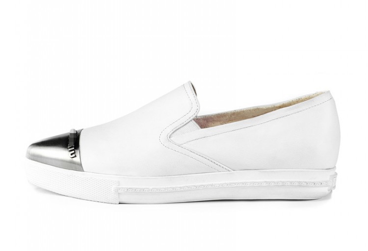 black and white trendy shoes