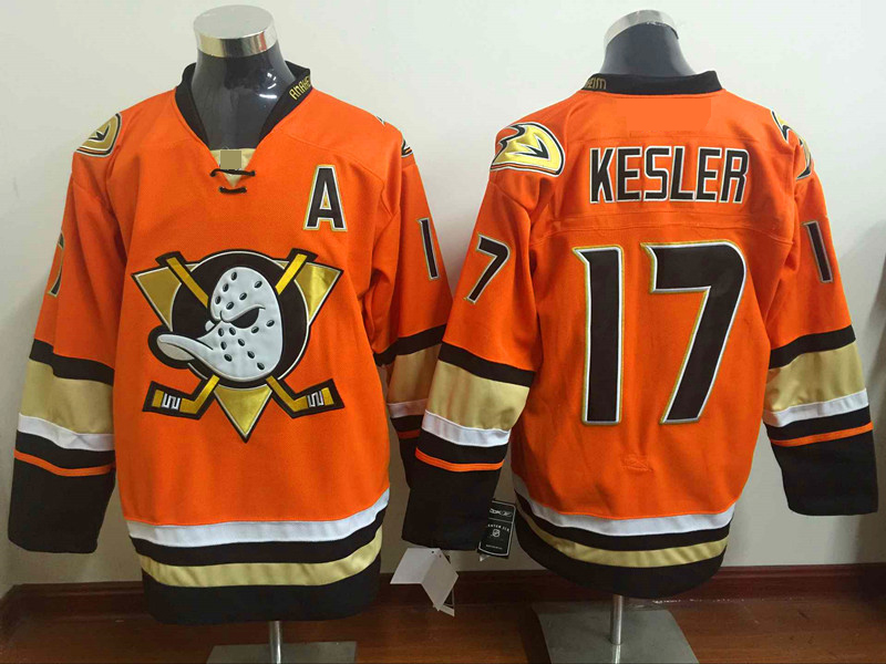 Compra mighty ducks hockey jersey online al por mayor de China