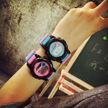 Movimiento de moda para mujer impermeable estudiante par contraste colores del caramelo del Color del encanto de la jalea electrónica relojes envío gratis