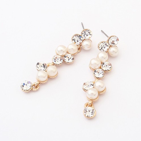 Hot Sales High quality Romantic Charm Elegant sweet Elegant Rhinestone pearl earrings Rivet Stud Sexy jewelry
