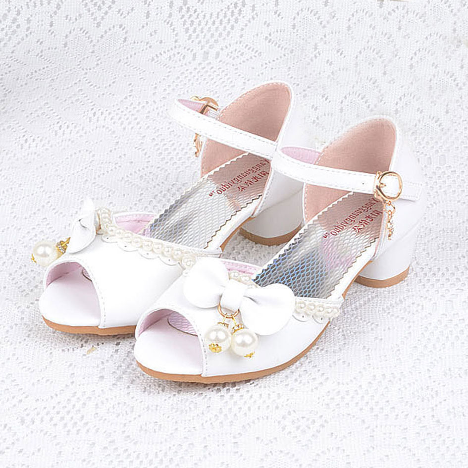 Los clientes que vieron este producto también vieron De todos modos, los zapatos no deben ser ni demasiado grandes ni demasiado pequeños. Las botas o zapatos aislantes poco transpirables también son perjudiciales para el desarrollo del pie del niño. Los zapatos para niños deben estar hechos de un material blando y dejar respirar a los pies.
