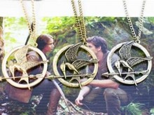 2015 New Necklaces & Pendants for men women 3D movie Hunger games ridicule mock bird zinc alloy bronze gold chain jewelry XM286