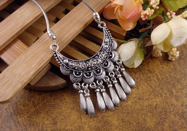 NR111 Bohemian Carved Flower Moon Pendant Tibetan Silver vintage retro Choker Collar Necklace jewelry for Women