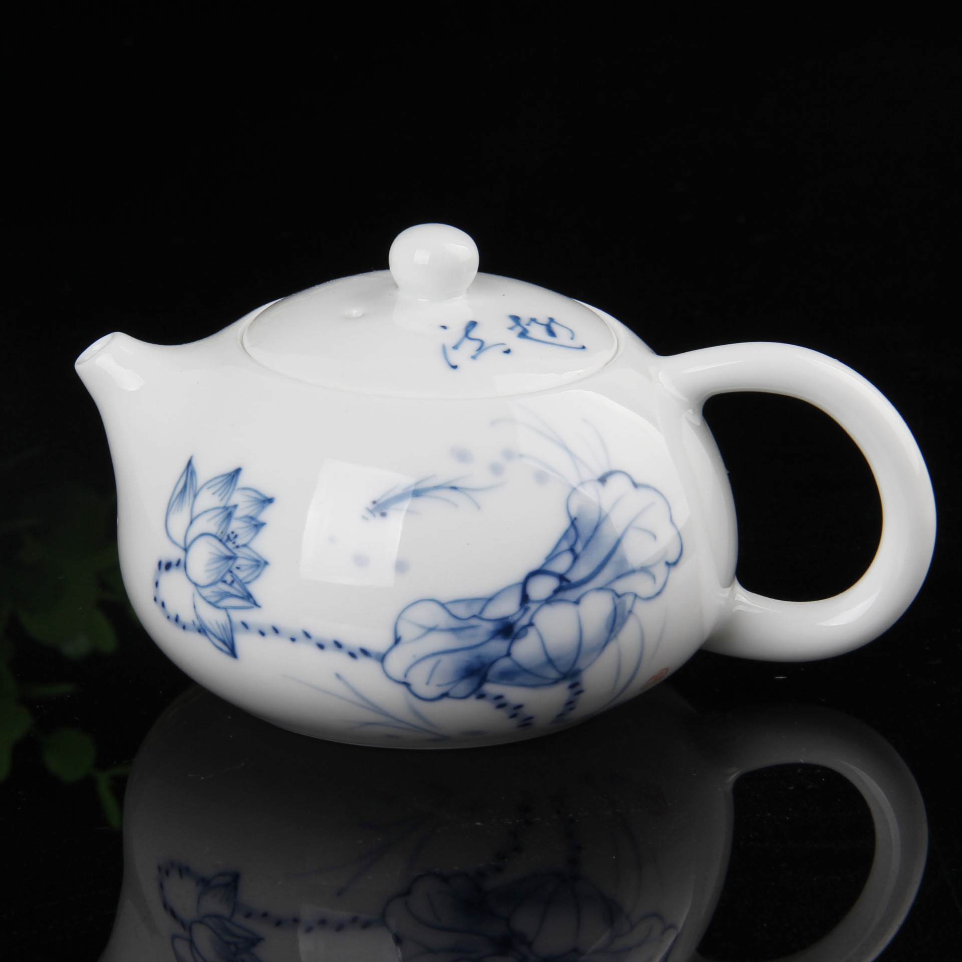 Master of technology high end hand painted Qinghua tea teapot pot lotus beauty