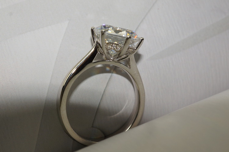 Luxury 4 Carat NSCD Synthetic Simulated <font><b>Diamond</b></font> <font><b>Ring</b></font> for Women 925 Sterling Silver Engagement <font><b>Rings</b></font> Sona <font><b>Diamond</b></font> Wedding <font><b>Ring</b></font> Luxury 4 Carat NSCD Synthetic Simulated <font><b>Diamond</b></font> <font><b>Ring</b></font> for Women 925 Sterling Silver Engagement <font><b>Rings</b></font> Sona <font><b>Diamond</b></font> Wedding <font><b>Ring</b></font>