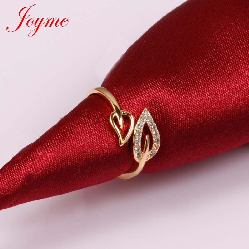 Gold diamond ring napkin holders