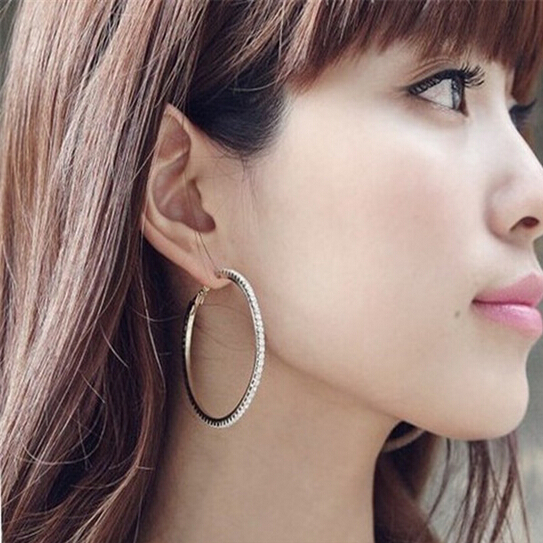 29 Cool Women With Hoop Earrings Playzoa Por These Wonderful Lightweight Small Sterling Silver Hoop Earrings Are Made From 20