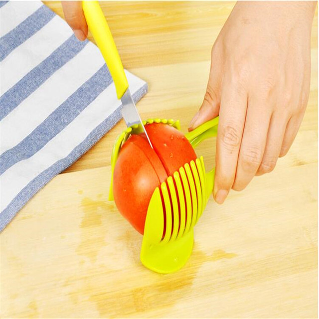 1 шт. Томатный Slicer Фрукты Резак Стенд Томатный Lemon Cutter Utensilios De Cozinha Помощником Бездельничали Shreadders Тесак Случайный Цвет