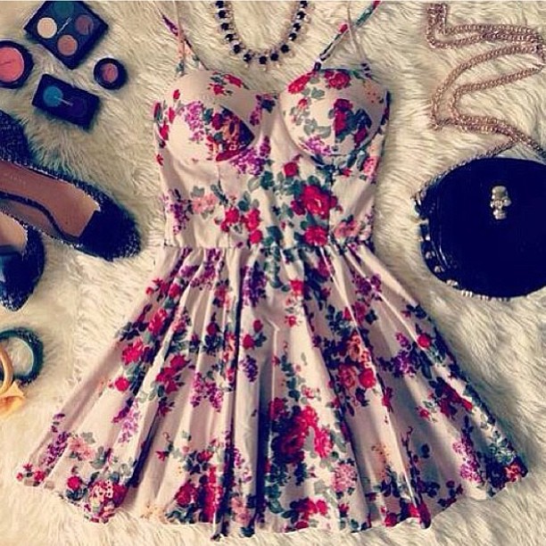   mini   ,  strplesss     vestidos   