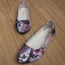 2016 new shoes tide Korean summer watercolor printing butterfly fashion shoes flat shoes large size sock for free