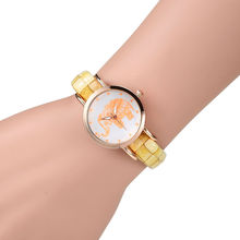 2015 venta caliente de moda flor de la señora relojes mujeres viste el reloj Vintage de la PU correa de cuero de ginebra relojes reloj mujer