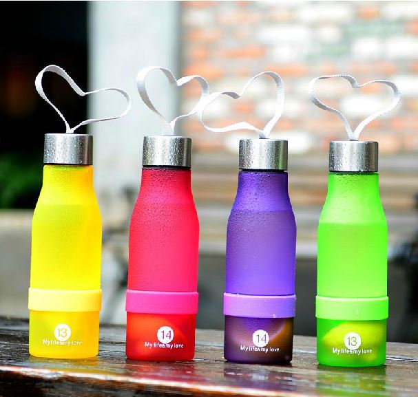New Lemon Juicing Squeeze Cup 500ml Child Plastic Portable Water Bottle Extract Lemon Juice