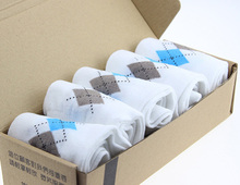1 pair Free shipping Hot Sale Fashion brand quality men s sports socks rhombus color casual