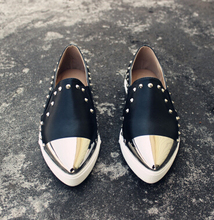 Women’s Flat Platform Shoes Fashion Rivets Metal Pointed Toe Genuine Leather Shoes Slip On Ladies Brand Shoes Black White 3A